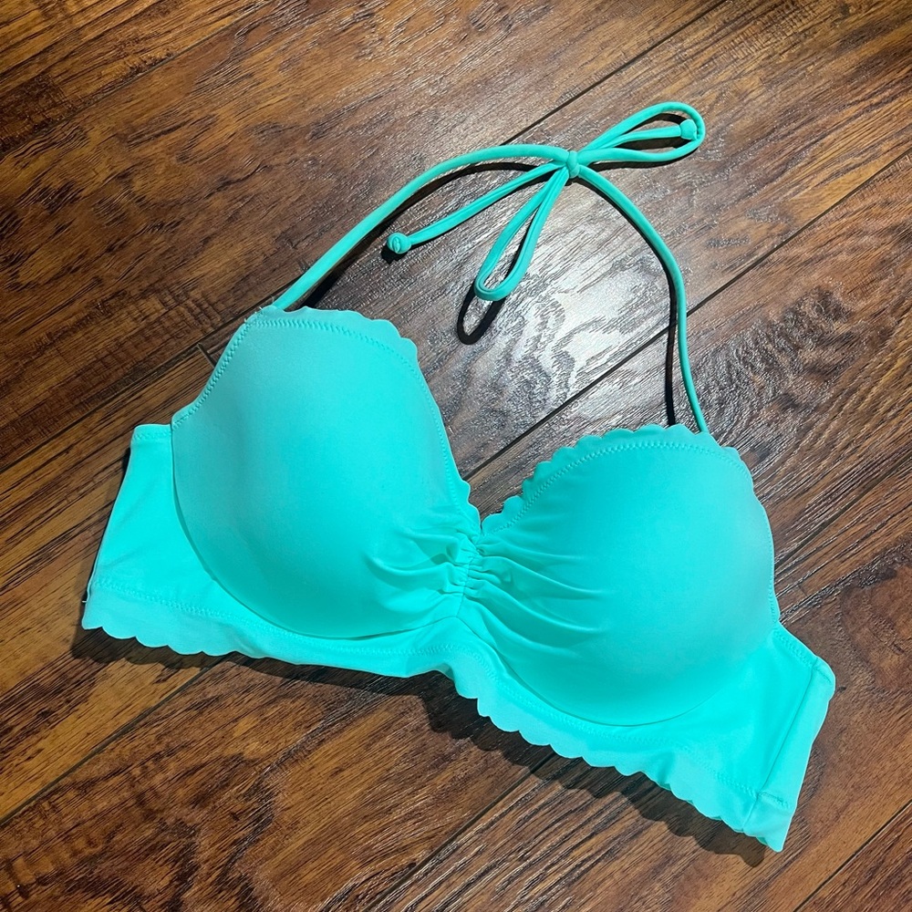 Victoria’s Secret women’s size 36 B scalloped trimmed bikini top